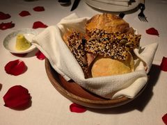 餐前面包配黄油-弗兰克牛排西餐厅Ribone steak house(柠檬花园店)