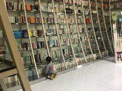 -钟书阁(松江泰晤士小镇店)