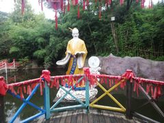 -雪山彩虹谷景区