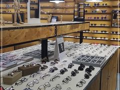 -罗伯特眼镜·蔡司官方授权(罗湖国贸店)