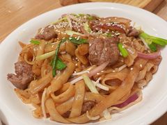 干炒牛河-顺风汤馆·广府粤菜(江宸天街店)