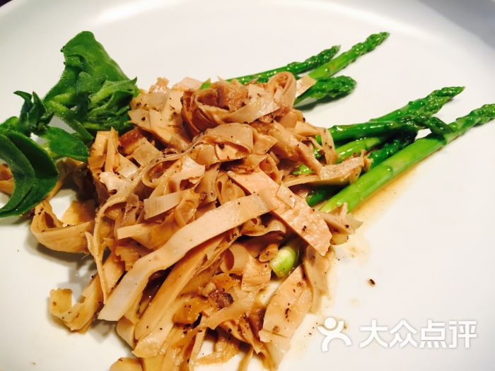 黑松露酱炒芦笋笋衣