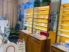 -优医视平价眼镜蔡司依视路折扣工厂店(十里堡店)