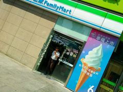 -全家便利店(东直门店)