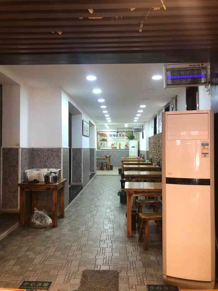 清真坤坤菠菜面·臻坤坤-"[薄荷]环境:门头清爽,进店空调给力,.