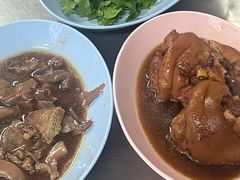 -Kha Mu Charoensang(Silom)