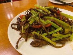 茶树菇炒牛柳-牧羊餐厅