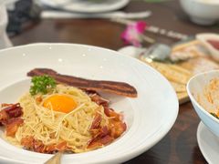 -Chom Cafe and Restaurant