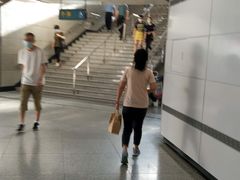 -体育场(地铁站)