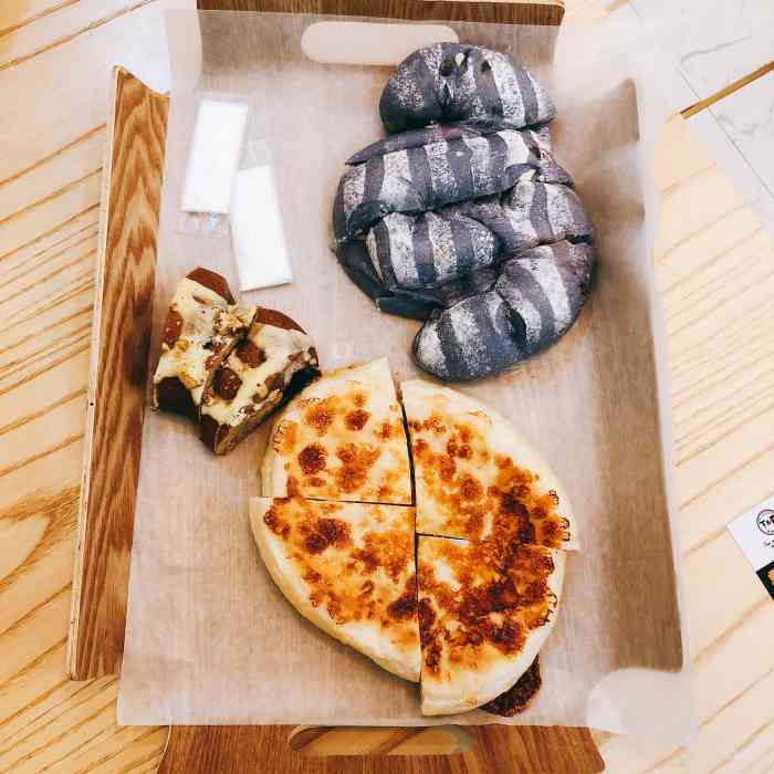 茶遇面包-"「黑糖麻薯欧包」「米兰鸡扒包」就在公司附.