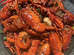 -肥肥虾庄·金牌油焖大虾(汉街SKP店)