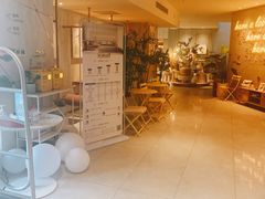 -新华里咖啡书吧(新华书店小寨店)