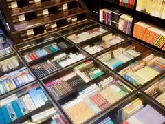 -钟书阁(松江泰晤士小镇店)