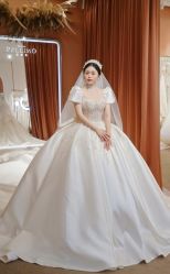 -派丽莫Pellimo原创设计婚纱品牌