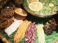 炭烤猪颈肉撒撇-Ameigo梅果·云贵川bistro(长宁来福士店)