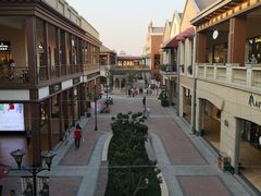 -王府井奥莱临潼小镇(临潼店)