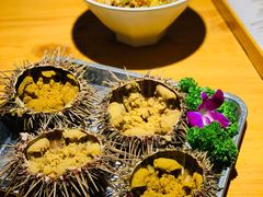 生吃海胆-丹东立强海鲜烧烤·牛B大串(星海店)