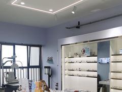 -视野联行眼镜•蔡司•依视路(温江店)
