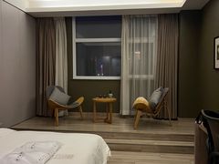 -西安大雁塔科技大学地铁站亚朵酒店