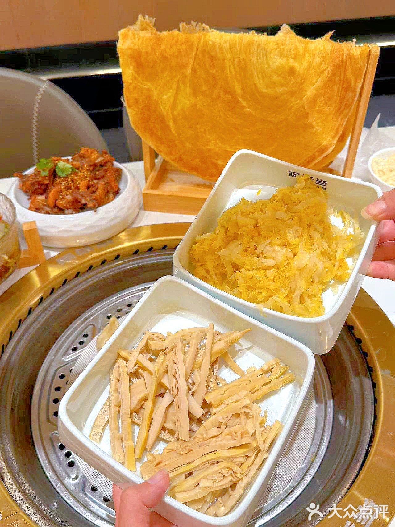 终于吃到好吃的铁锅炖了。。