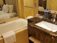 -南阳建业森林半岛假日酒店