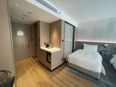 -上海南京路步行街假日酒店