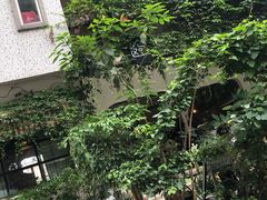 -彳亍咖啡·这里(水湾路店)