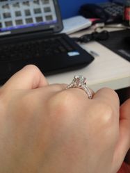 漂亮的花边戒臂-威德钻石-克拉钻大本营(南京东路店)