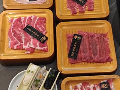 -牛YO寿喜烧·铁板烧和牛火锅自助(市府恒隆店)