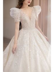 -洋洋婚纱品牌集合店