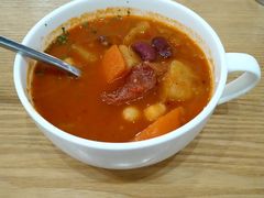 匈牙利蔬菜牛肉汤-HELLO 27 意面·沙拉·帕尼尼