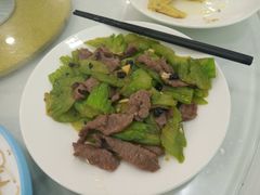 凉瓜炒牛肉-旭璟酒家·传统粤菜·湘菜(逸景路店)