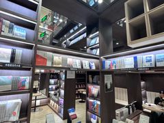 -钟书阁(群光广场店)
