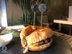 -HIGH FIVE哈福手工汉堡(桂林路店)