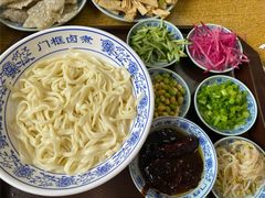 老北京炸酱面-门框胡同百年卤煮(新街口店)