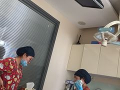 -瑞尔齿科(南京东路名人诊所)