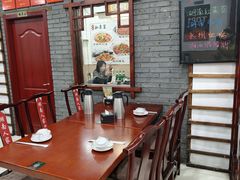 -湖南人家湘菜馆(镇江路店)