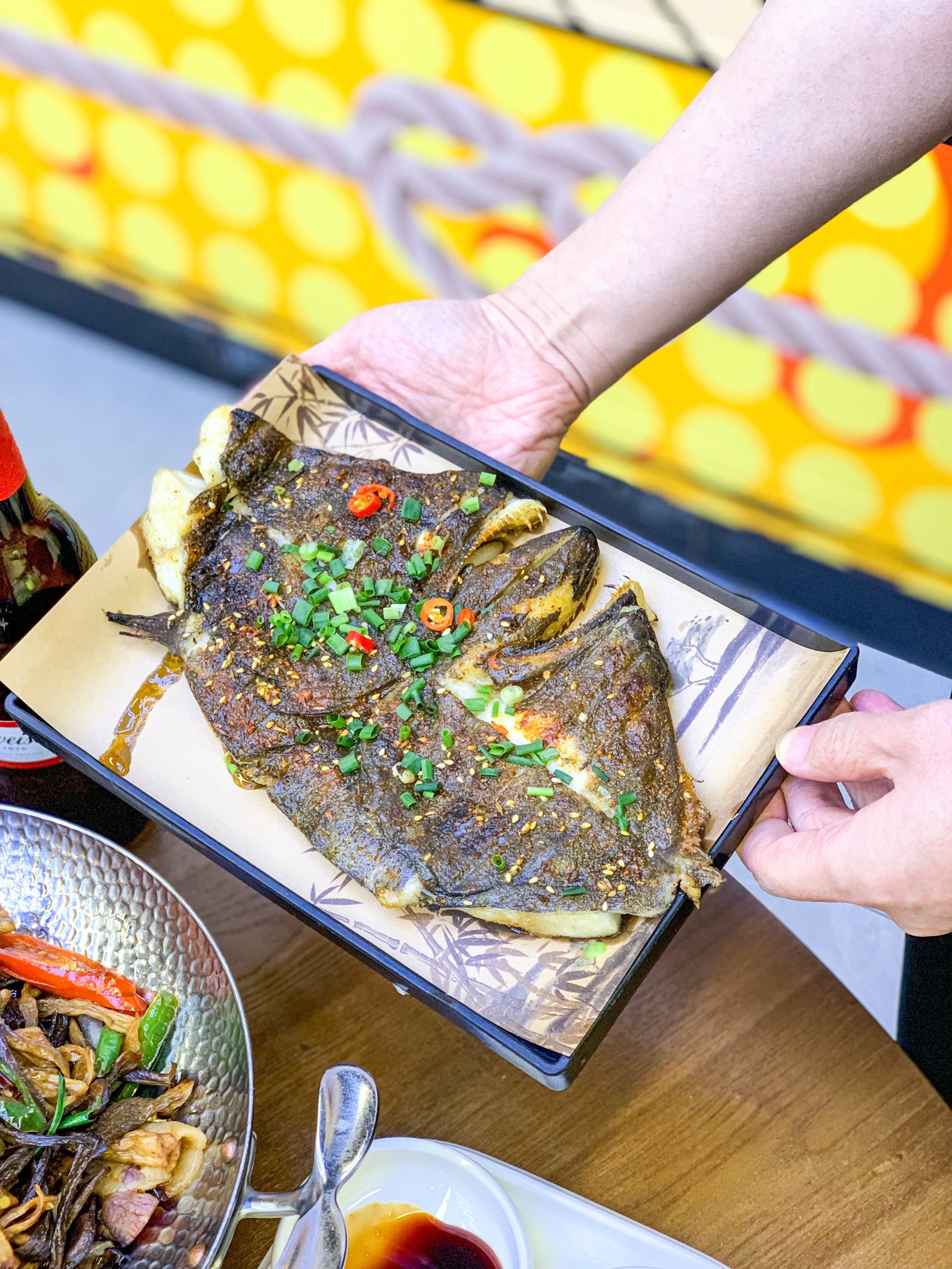 别的菜也好吃💕

🐟特色炭烤鸦片鱼头