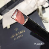看花瓣就知道是什么颜色了 口红质地是非常润保湿的