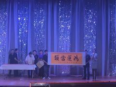 -金东尼人妖秀