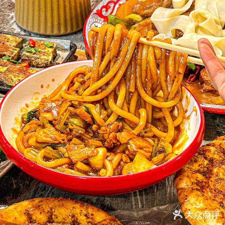 不用去新疆也能吃到正宗的新疆羊肉串！！