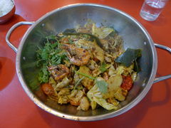 -愉肴麻辣香锅(中山路店)
