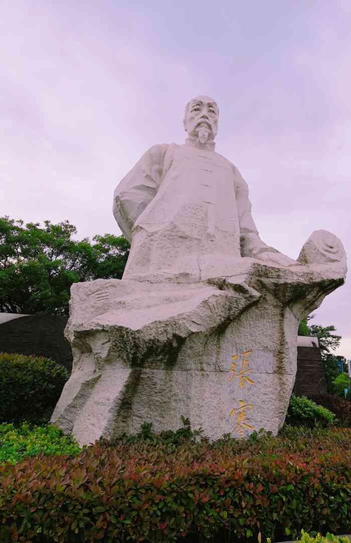 南通大学(启秀校区)-"这是南通的南通大学,我是从旁边吃完饭经过.