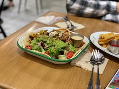 照烧鸡肉配牛油果拉法沙拉-HELLO 27 意面·沙拉·帕尼尼