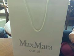 -Max Mara(王府井奥莱·香江小镇店)