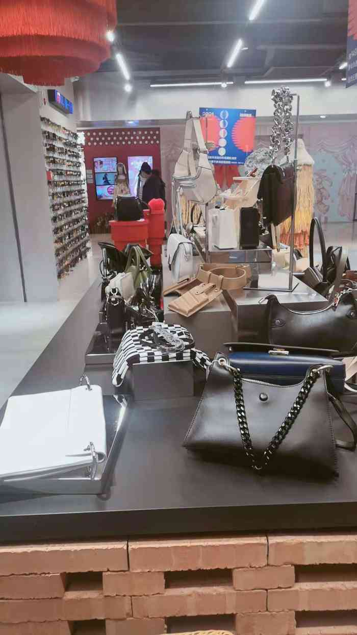 ba饰物局(湖滨银泰in77店)