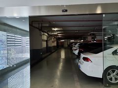 -绿地缤纷城-停车场