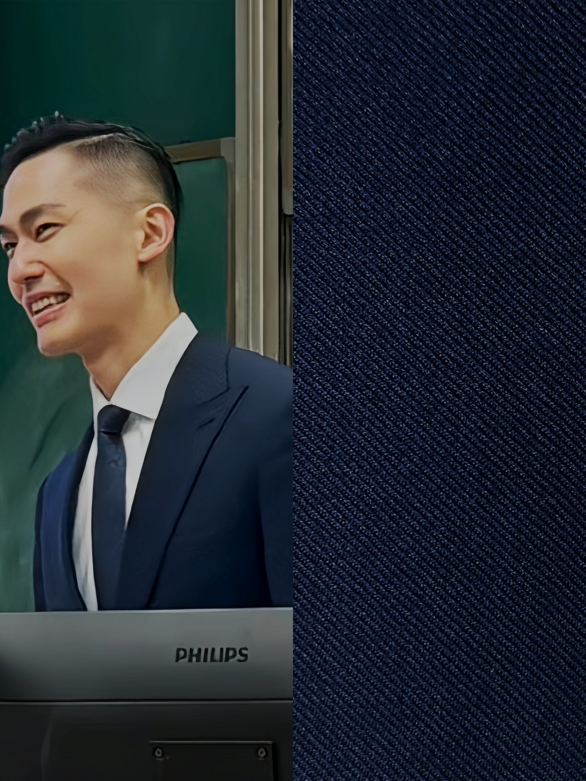 骆律大学演讲穿着西服套装