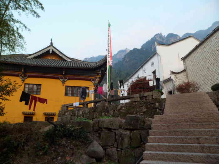 慧居寺-"恰巧初十五前一天住在寺庙里的,初见九华山."-大众点评移动版