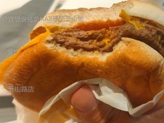 双层安格斯MAX厚牛芝士堡-麦当劳(乳山路店)